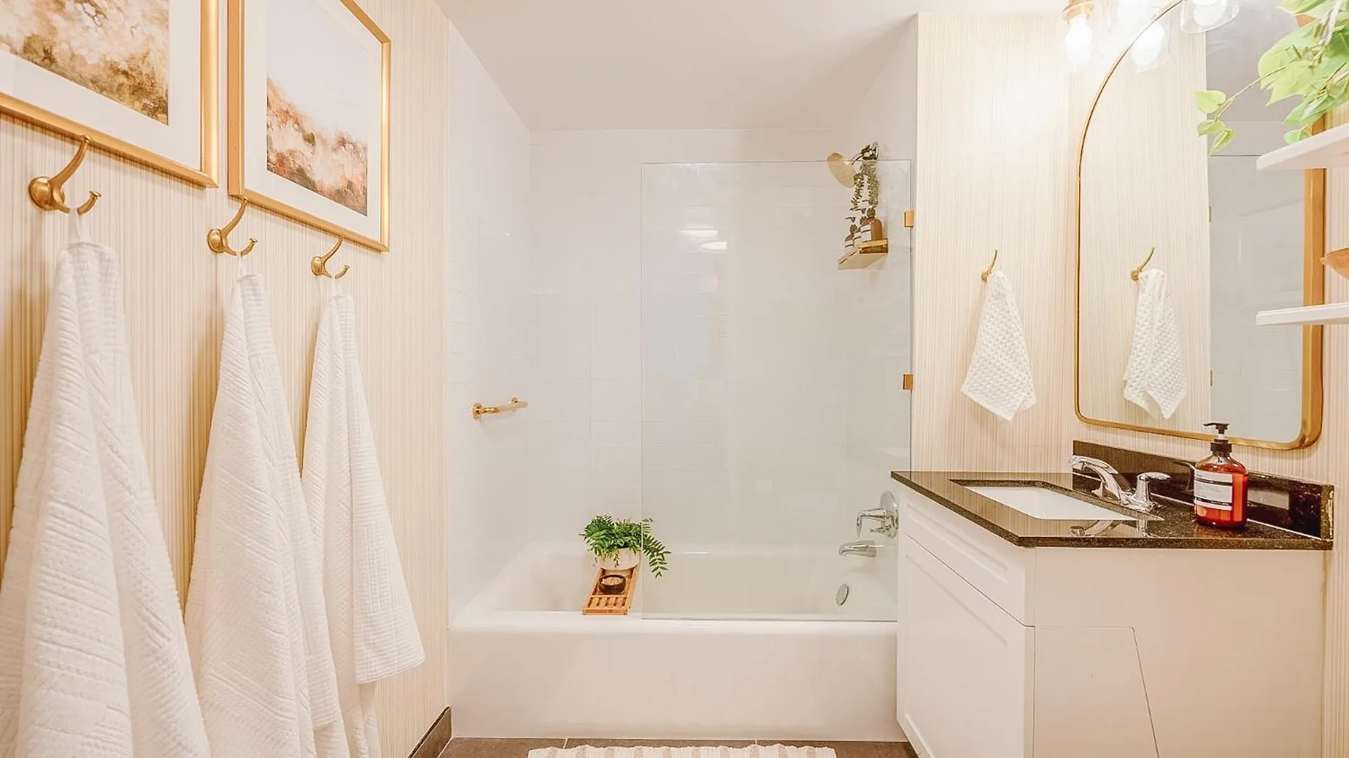 Skyline Spectacle Modern Designer Studio With Panoramic Nyc Views Apartment New York