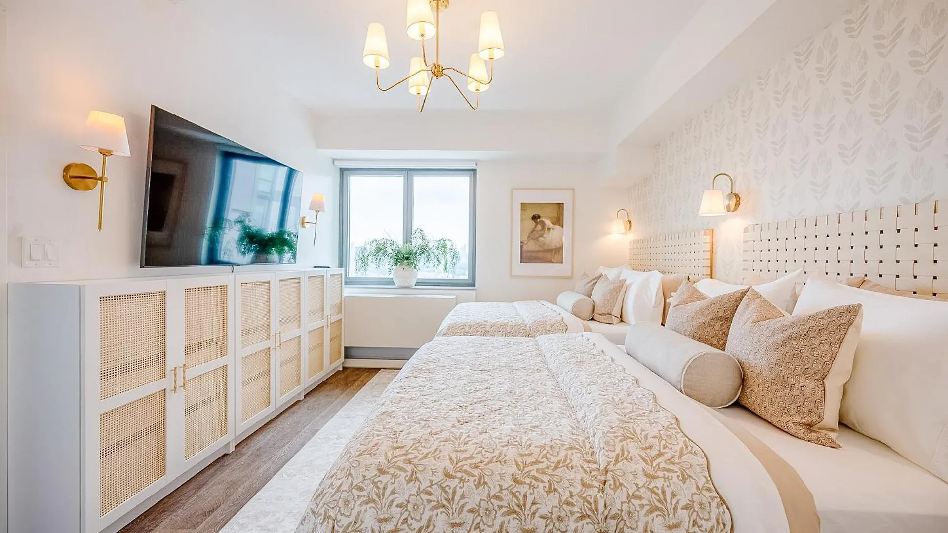 Skyline Spectacle Modern Designer Studio With Panoramic Nyc Views Apartment New York United States